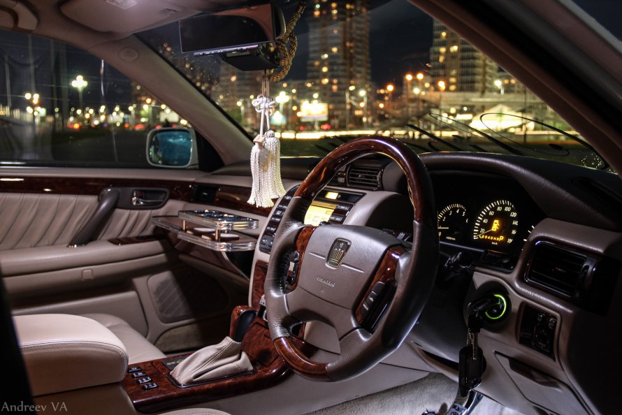 Toyota Crown Majesta s170 салон