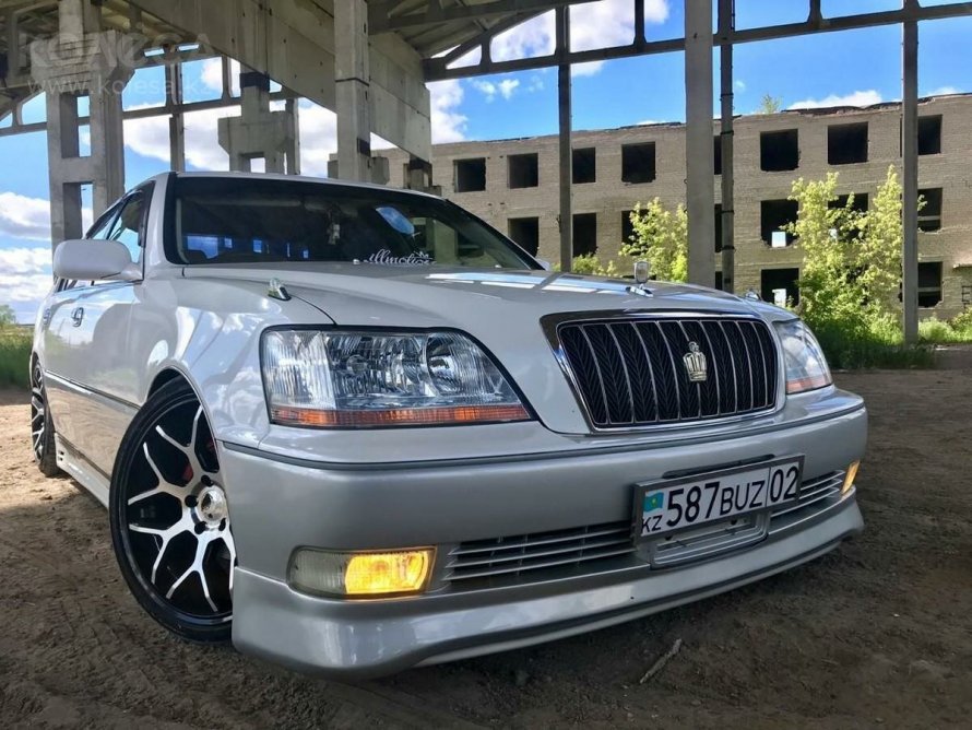 Toyota Crown Majesta 2000