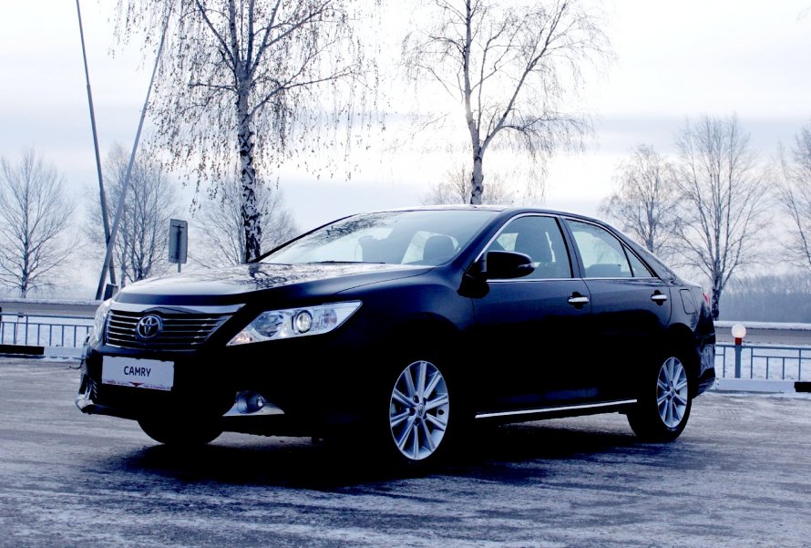 Toyota Camry черная