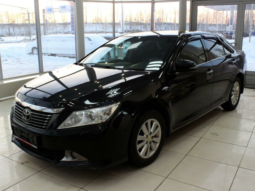 Toyota Camry 2012 чёрная