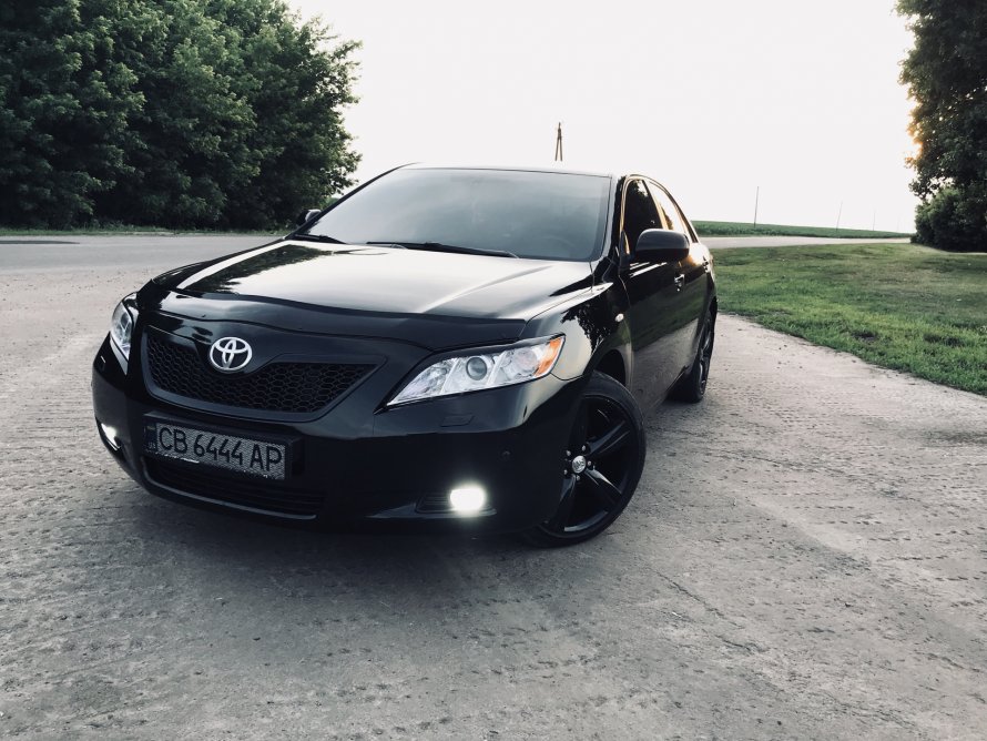 Toyota Camry черная