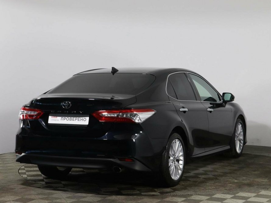 Toyota Camry 2018 черная
