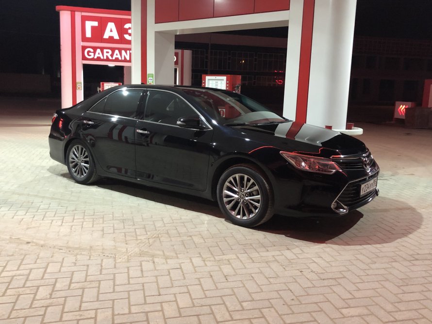 Toyota Camry 2017 черная тонированная