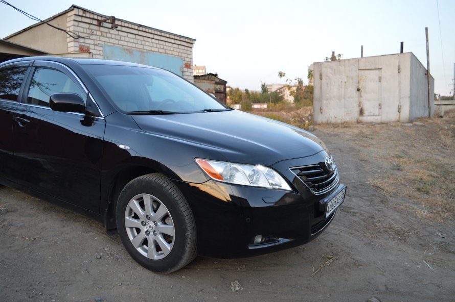 Toyota Camry черная