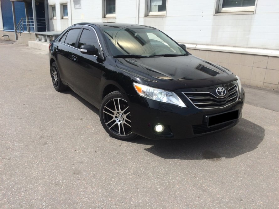 Тойота 40 Camry черная