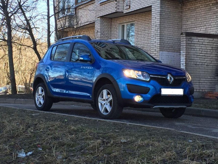 Renault Sandero синий сапфир