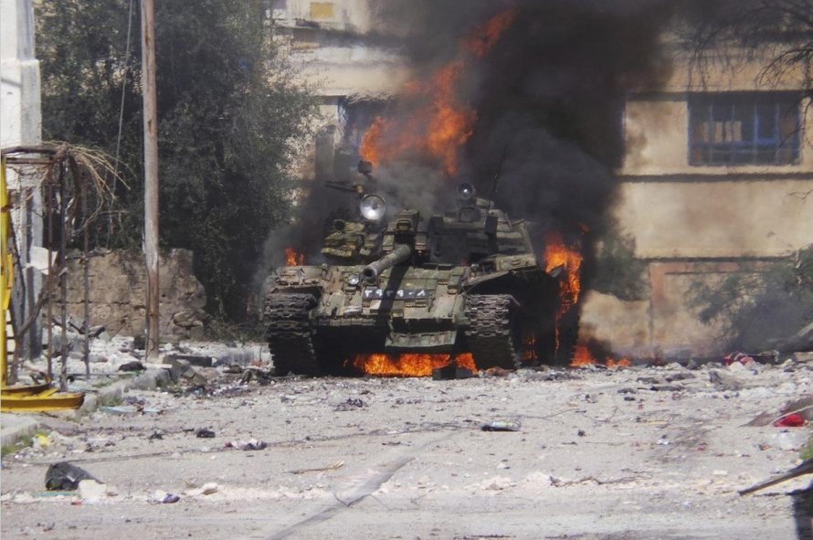 Разбомбленные танки т72 в Сирии