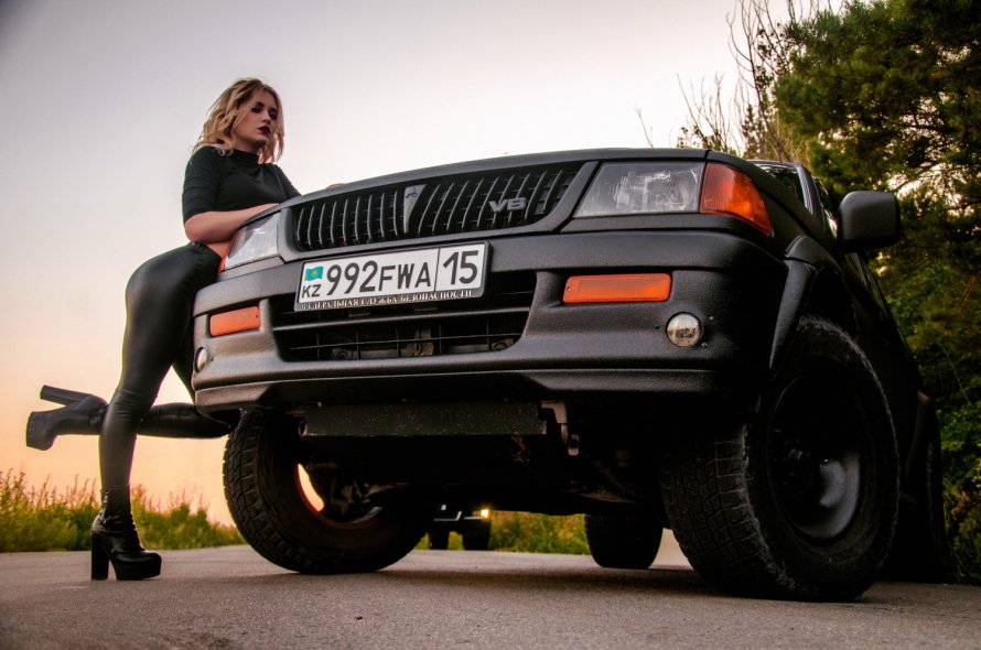 1996 Mitsubishi Montero Red