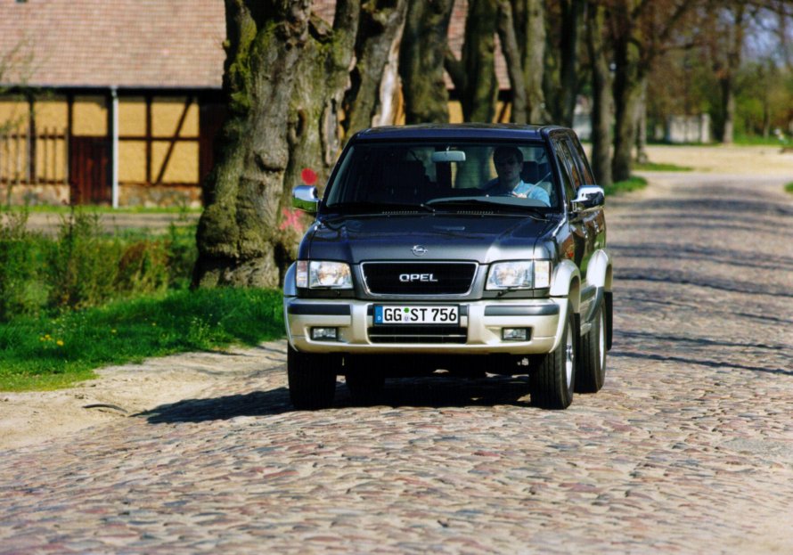Opel Monterey