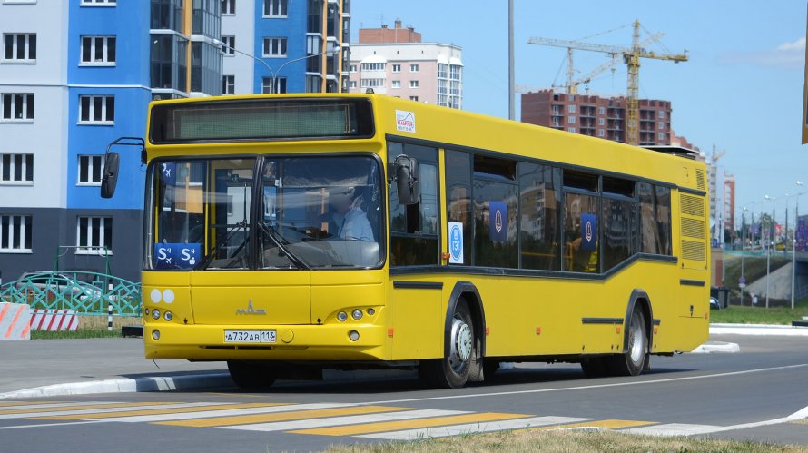 Автобус МАЗ 107 жёлтый