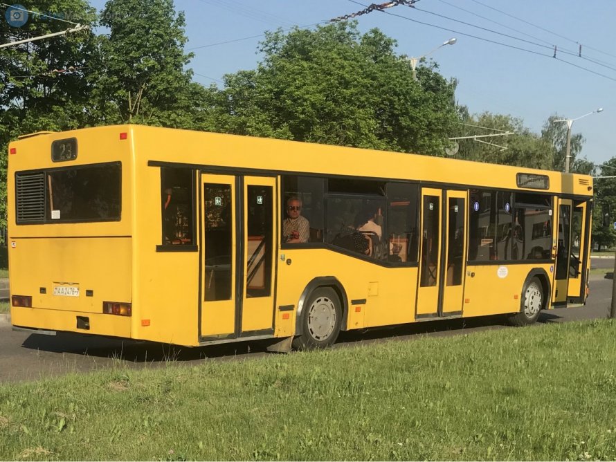 МАЗ 103 двухдверный