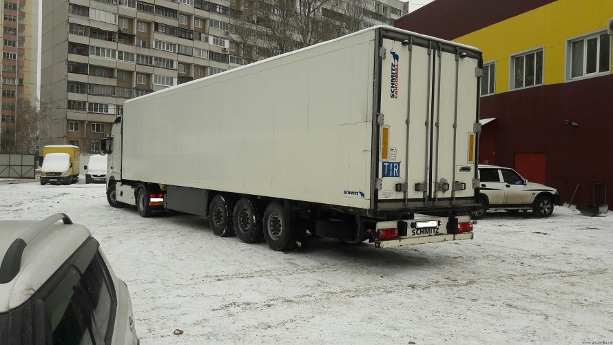 Вольво с полуприцепом реф