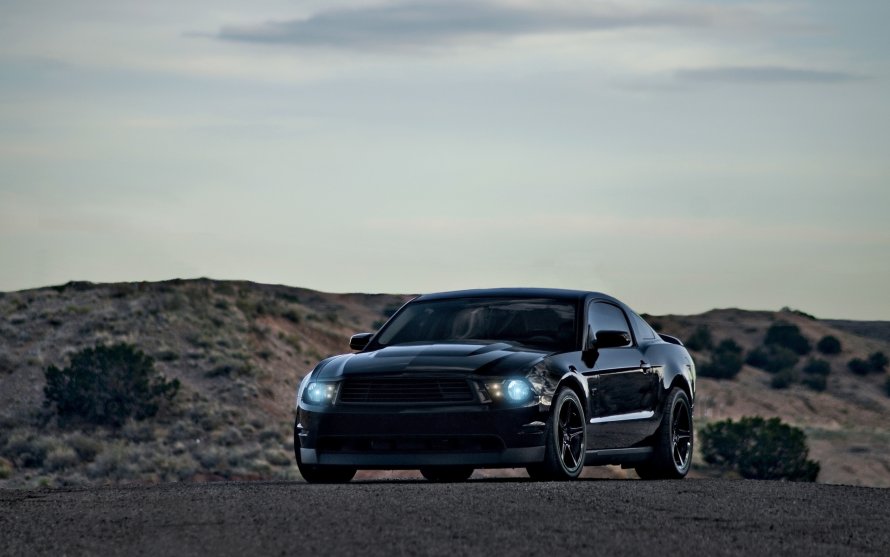 Black oboi Ford Mustang