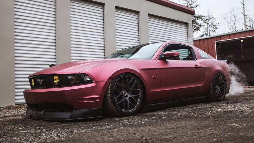 Ford Mustang 5.0 Red Wheels