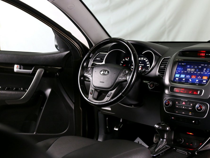 Kia Sorento 2017 года дизель коричневый салон