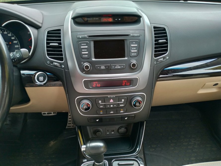 Kia Sorento 2 Рестайлинг салон
