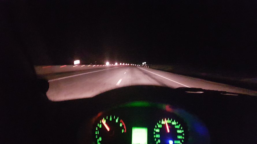 Лада Гранта ночью за рулем