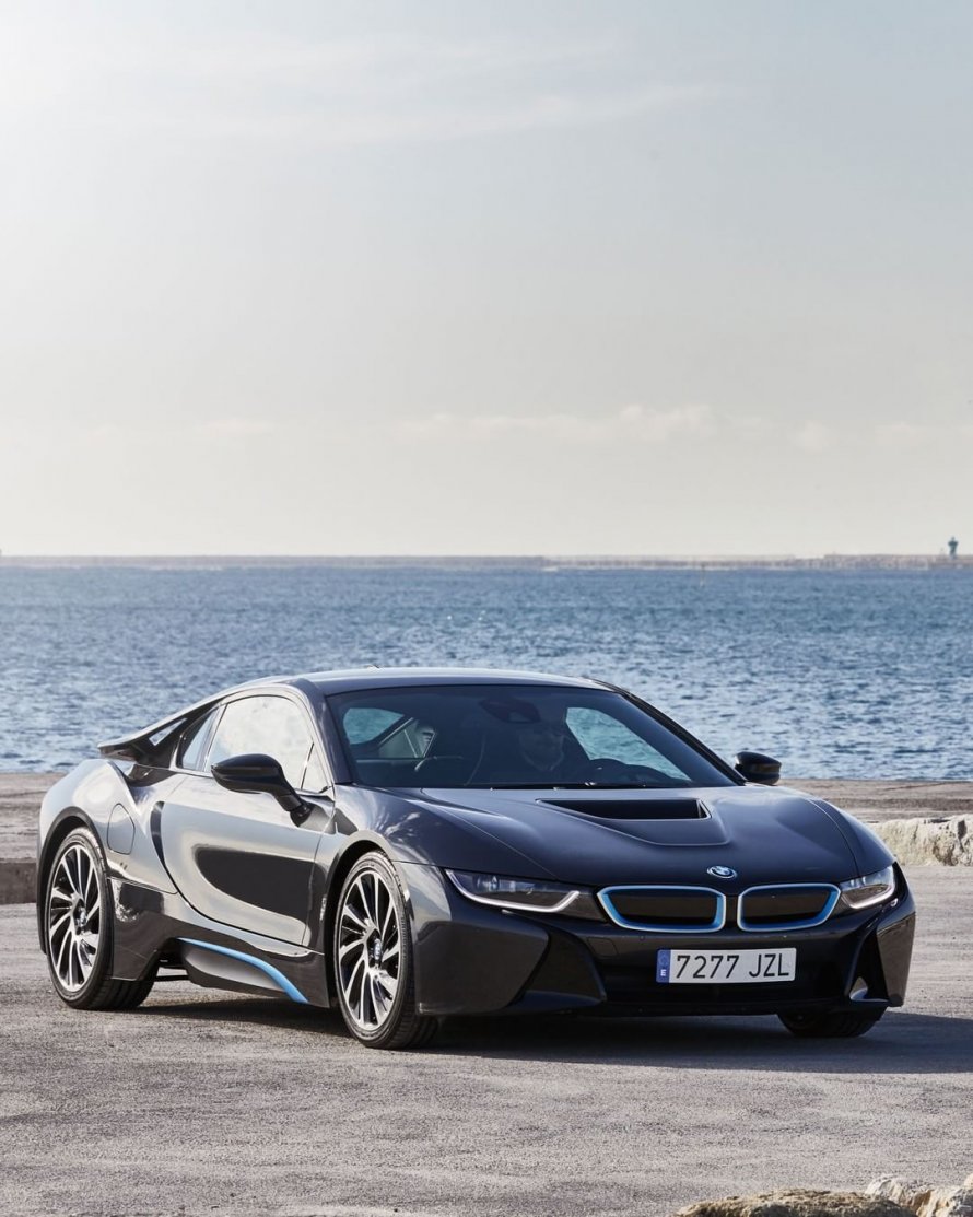BMW i8 турбо