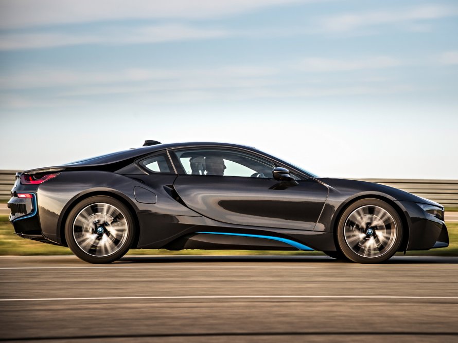 Гибридный спорткар BMW i8