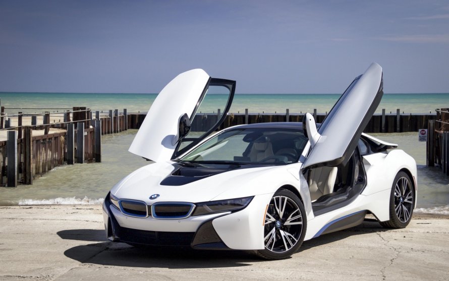 BMW i8 белая