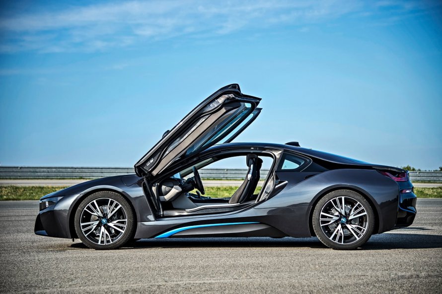 BMW i8 2021