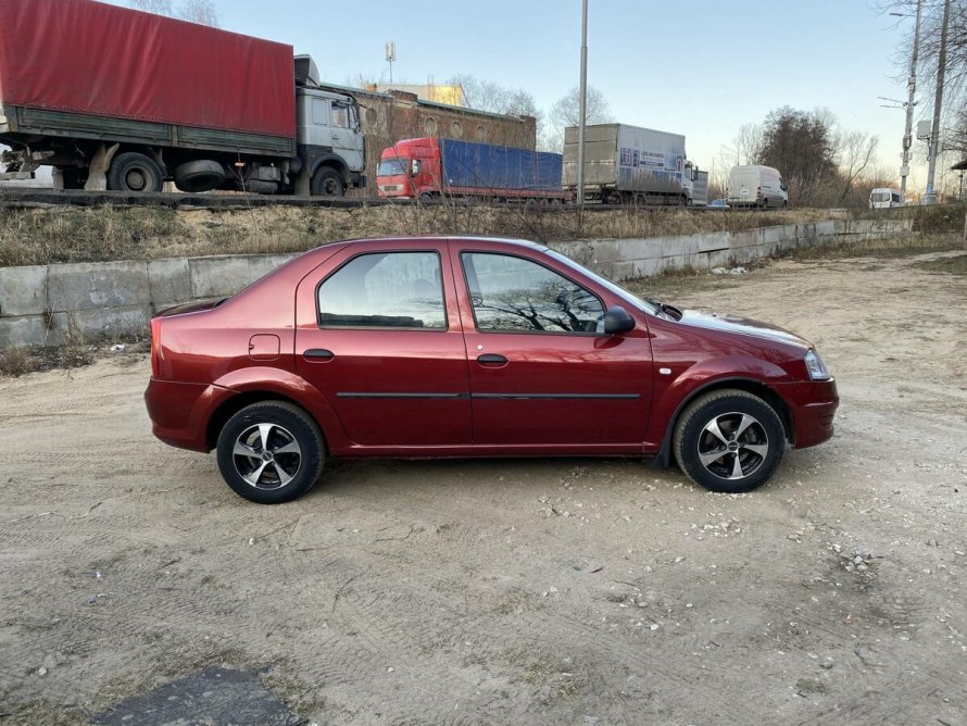 Рено Логан 1 поколение красный