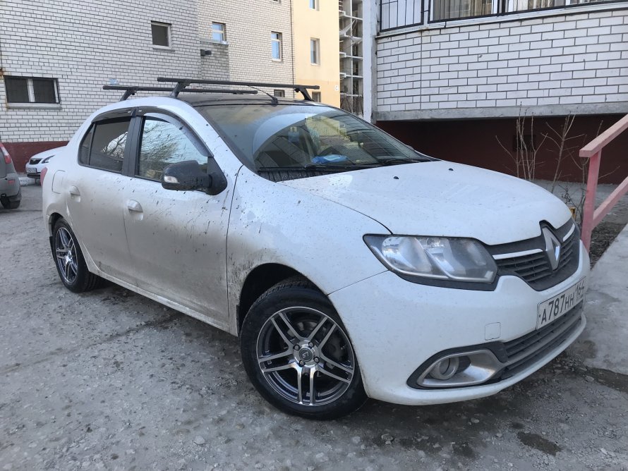 Белый Рено Логан 1 на литье