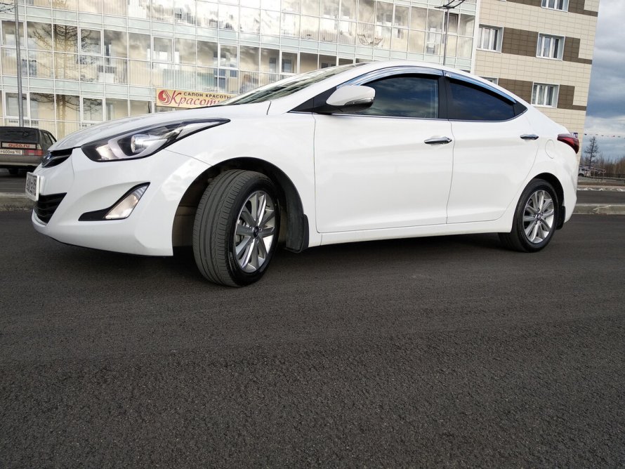 Hyundai Elantra White