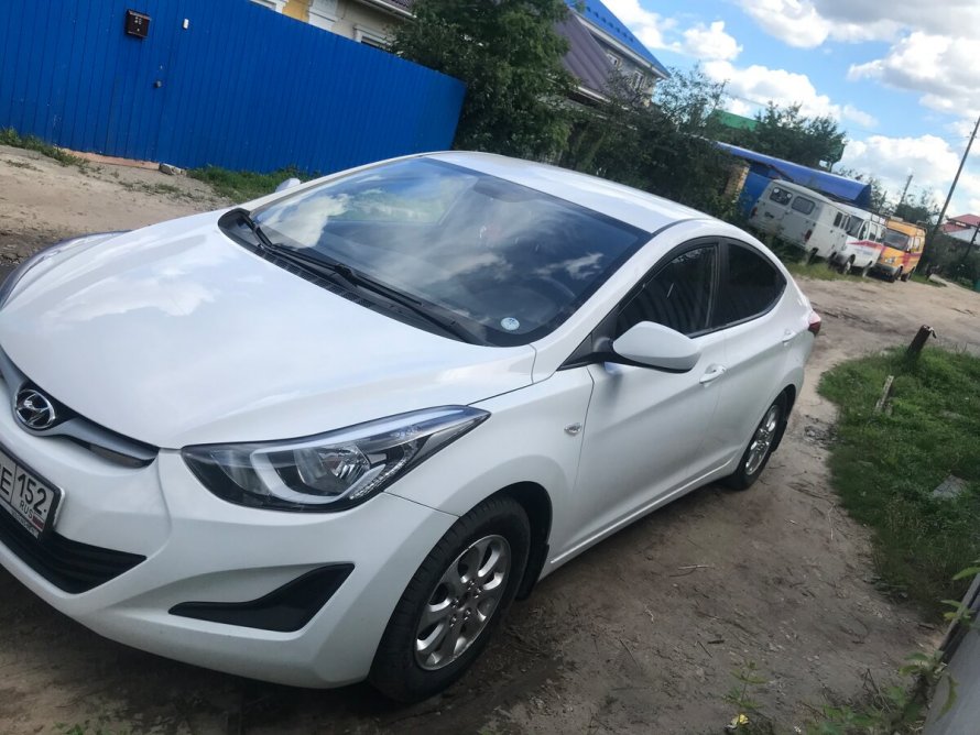 Hyundai Elantra 2011 белая