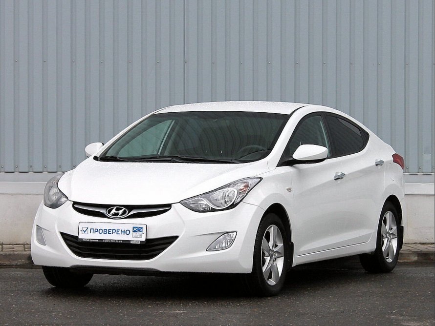 Hyundai Elantra белая