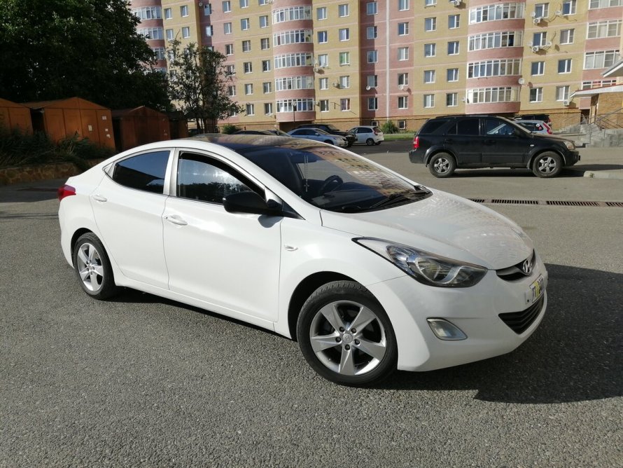 Хендай Элантра 1.6 автомат 132 л.с 2015 белый
