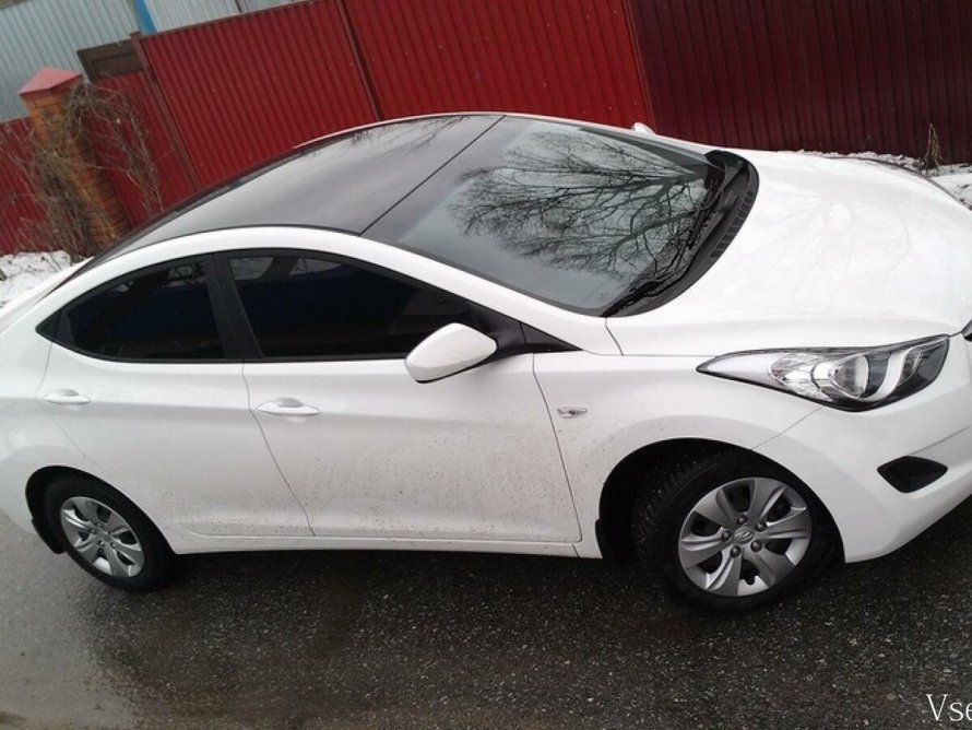 Hyundai Elantra белая