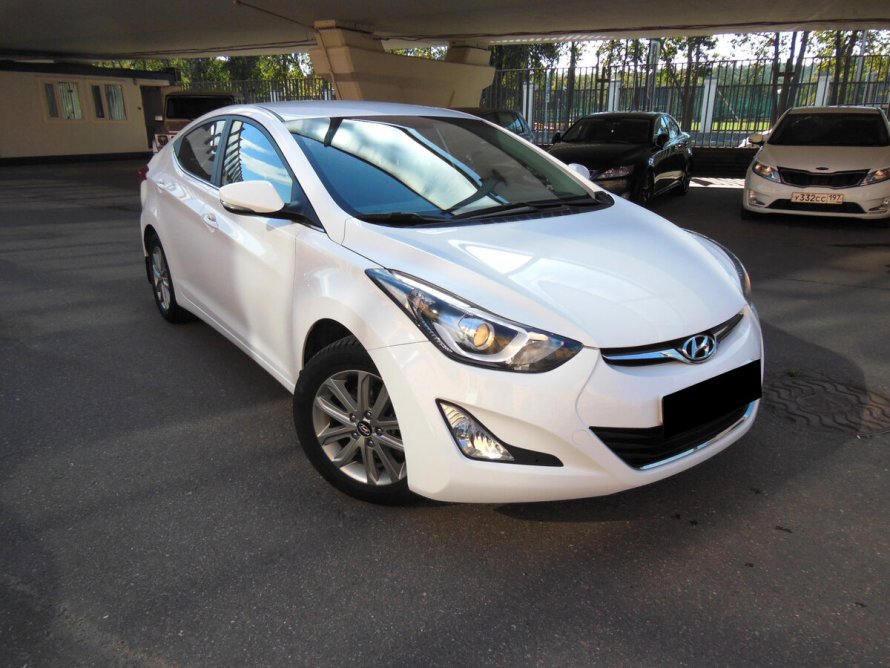 Hyundai Elantra белый 2015