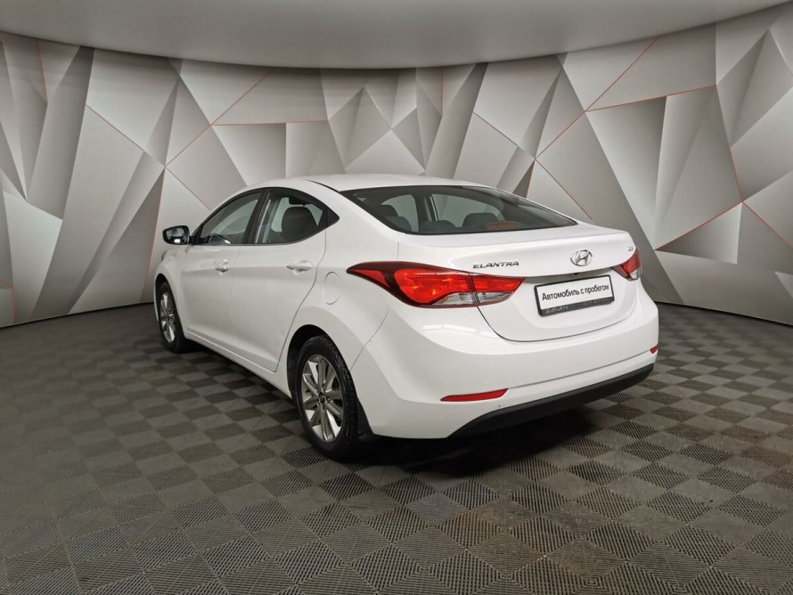Hyundai Elantra белый 2015