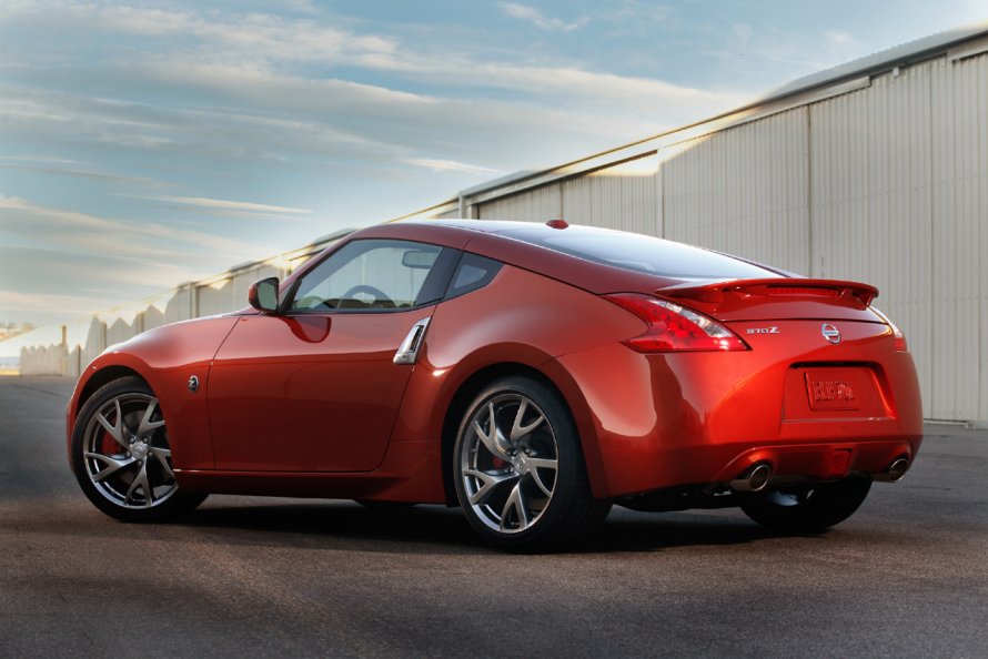 Ниссан 370z красный