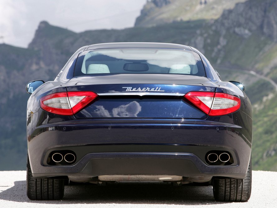 Maserati GRANTURISMO сзади