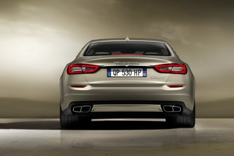 Maserati Quattroporte зад