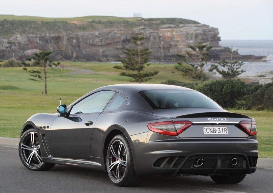 Maserati Gran Turismo 2020 сзади