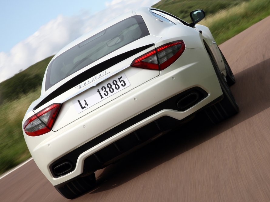 Maserati GRANTURISMO сзади