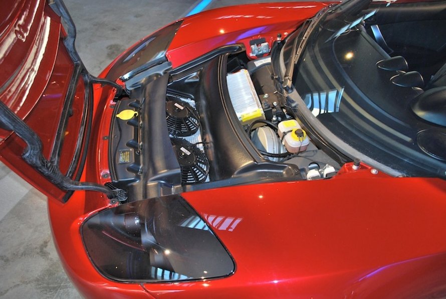 Tesla model родстер двигатель