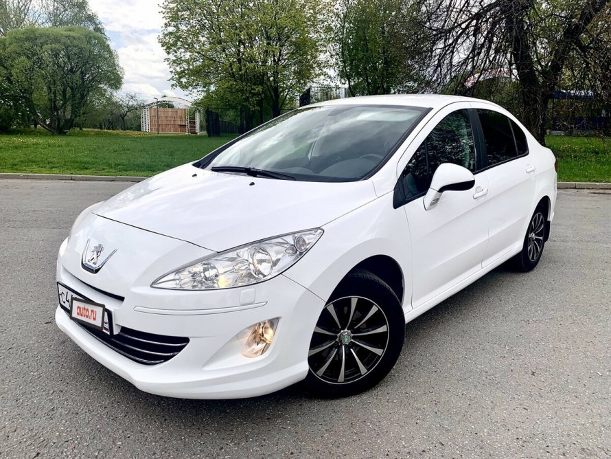 Машина Peugeot 408 белая