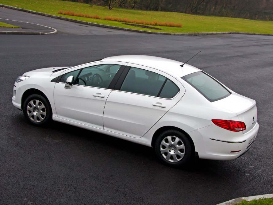 Peugeot 408 седан
