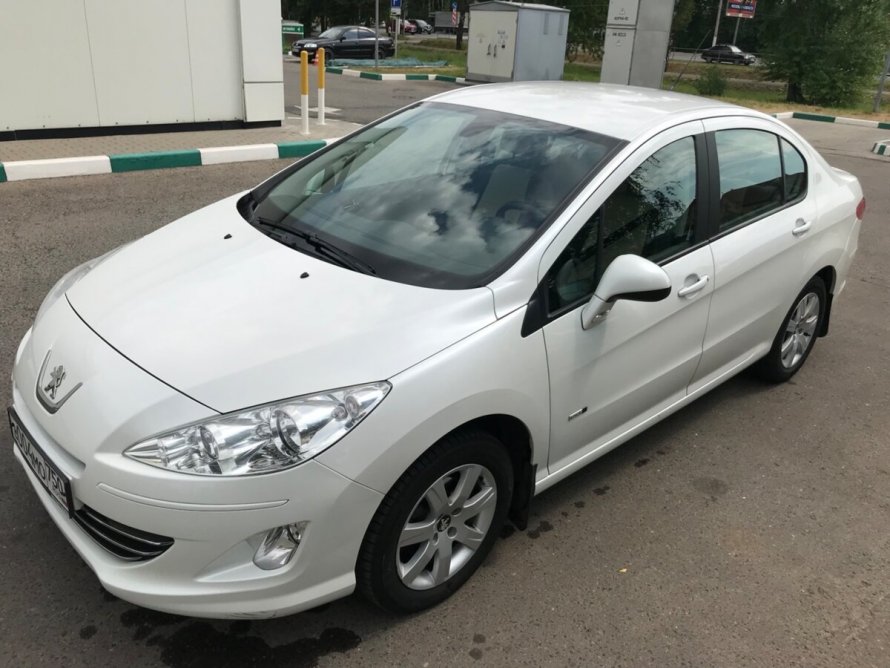 Peugeot 408 белый