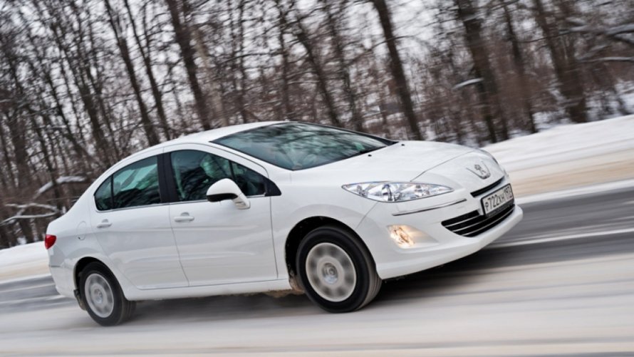 Машина Peugeot 408 белая