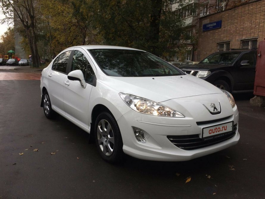 Машина Peugeot 408 белая