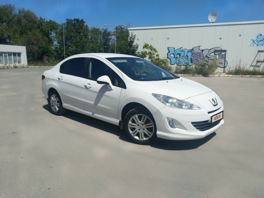 Peugeot 408 2021 белый