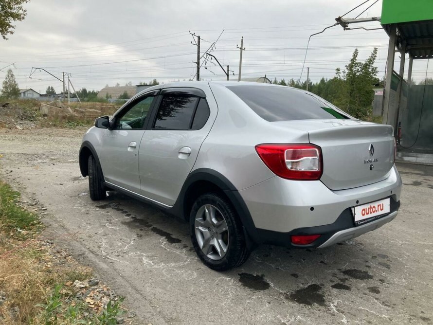 Renault Logan Stepway красный