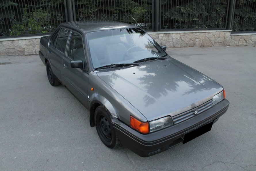 Nissan Sunny 1990