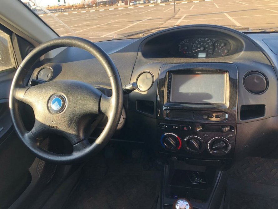 Geely MK 1.5 МТ 2008 седан салон