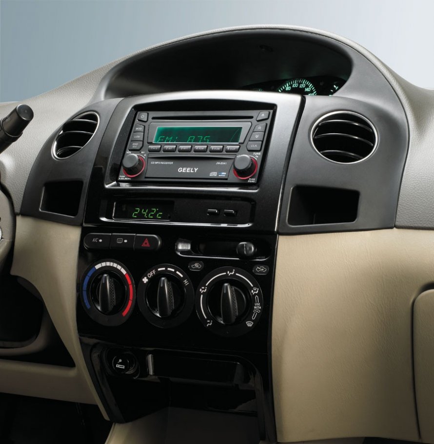 Geely MK Cross i 2013